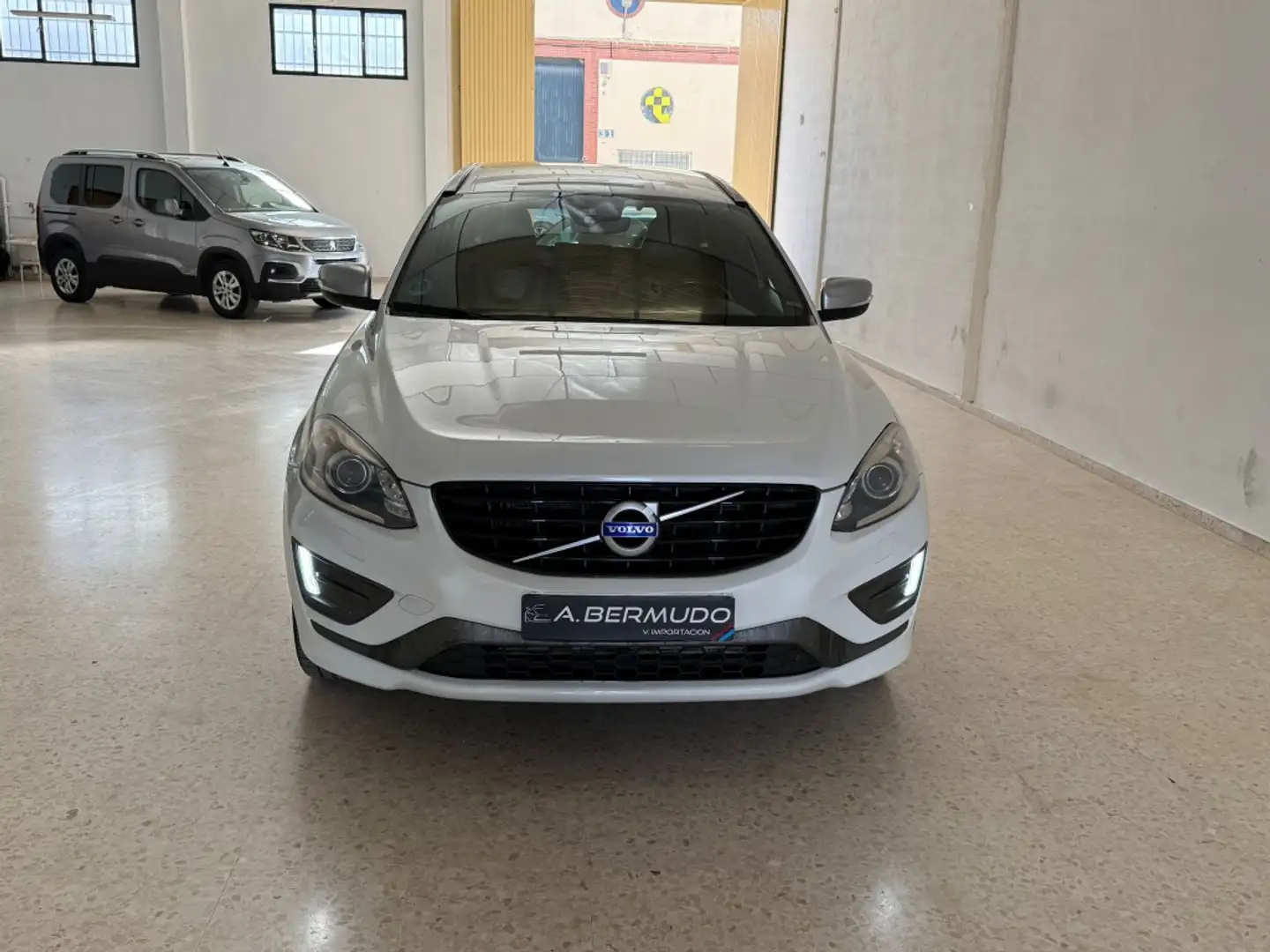 Volvo XC60 D4 Kinetic AWD Aut. 190 Blanco - 2
