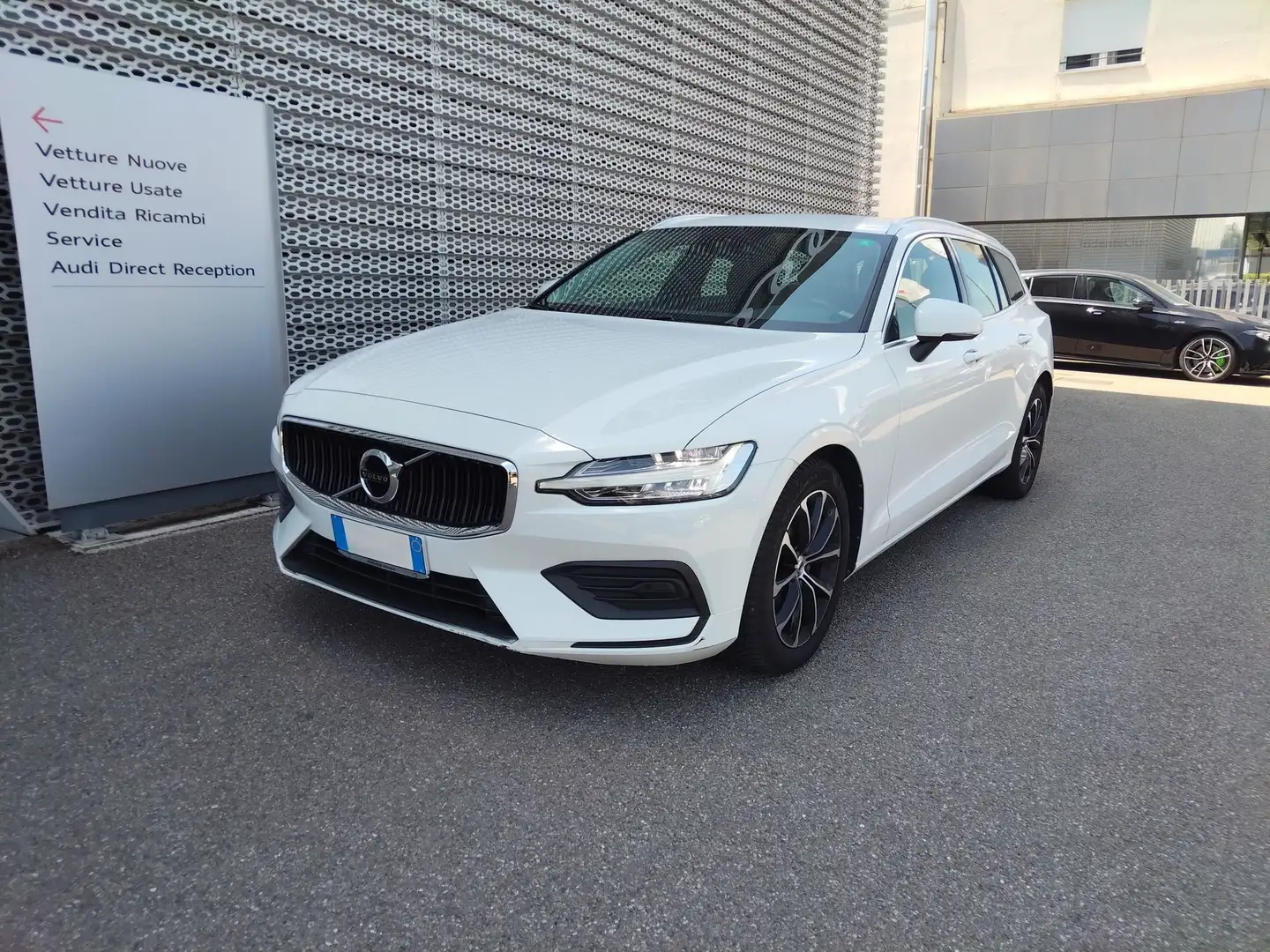 Volvo V60 V60 D3 Geartronic Business Plus N1 Wit - 1