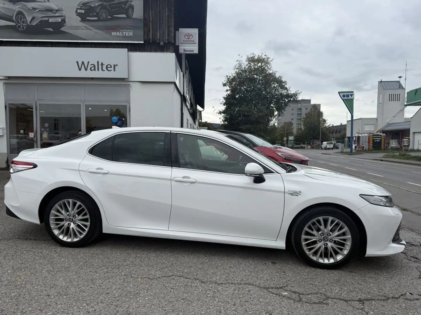 Toyota Camry 2,5 Hybrid Lounge Aut. Weiß - 1