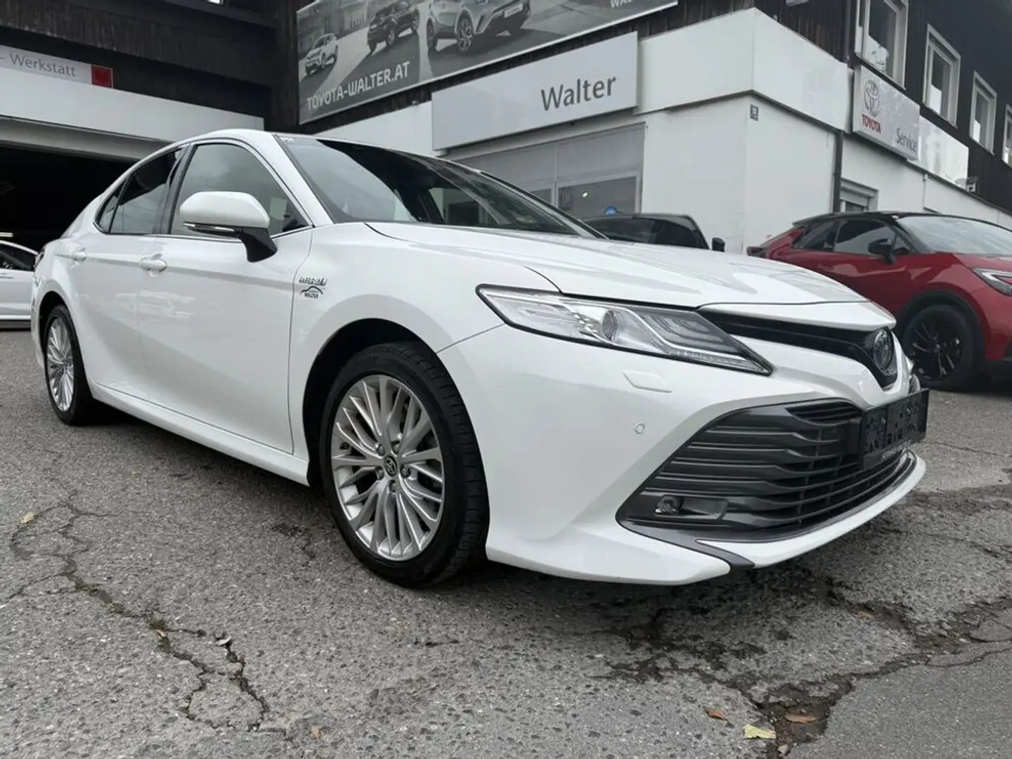 Toyota Camry 2,5 Hybrid Lounge Aut. Weiß - 2