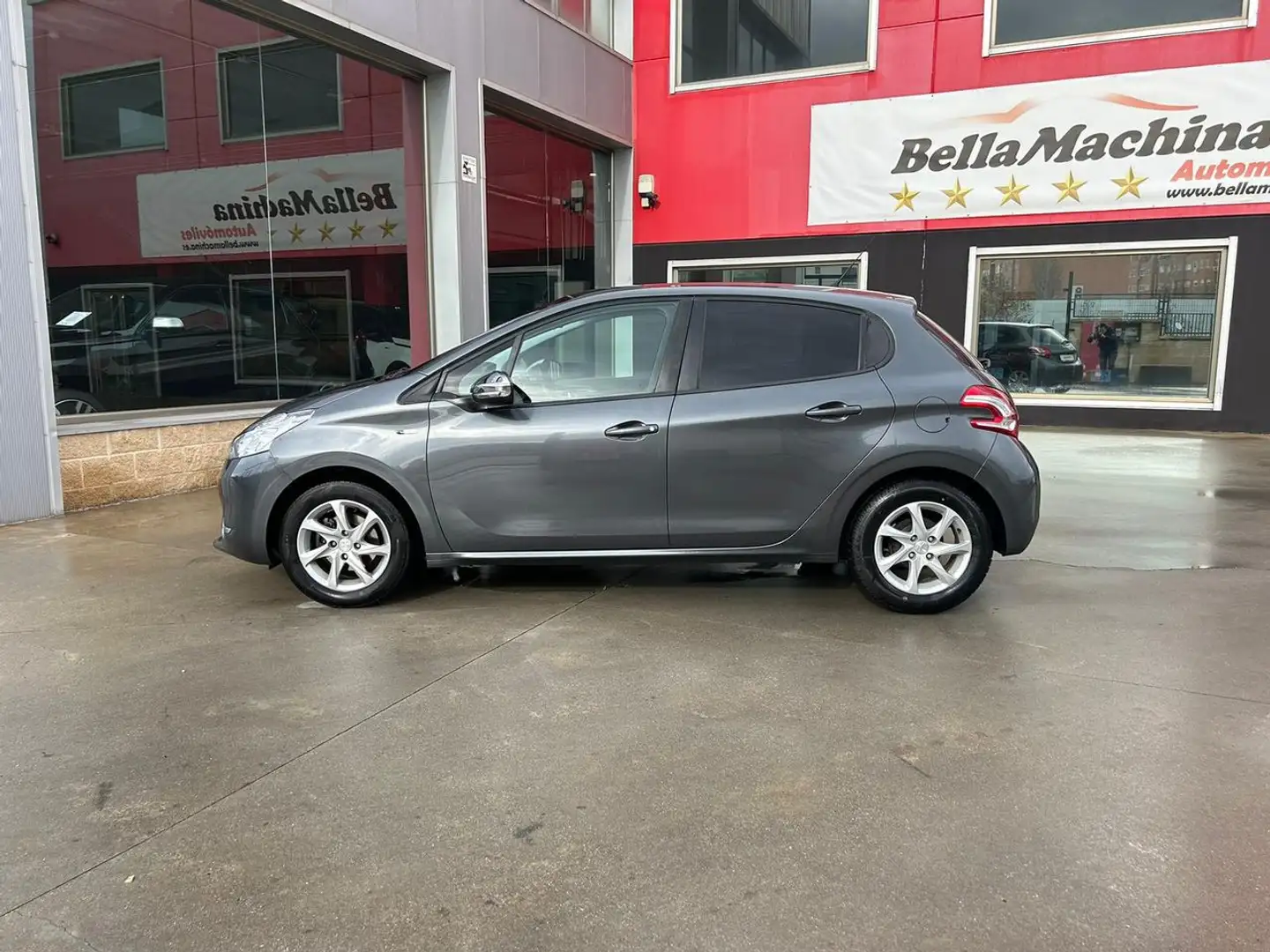 Peugeot 208 1.4HDi Style Gris - 2