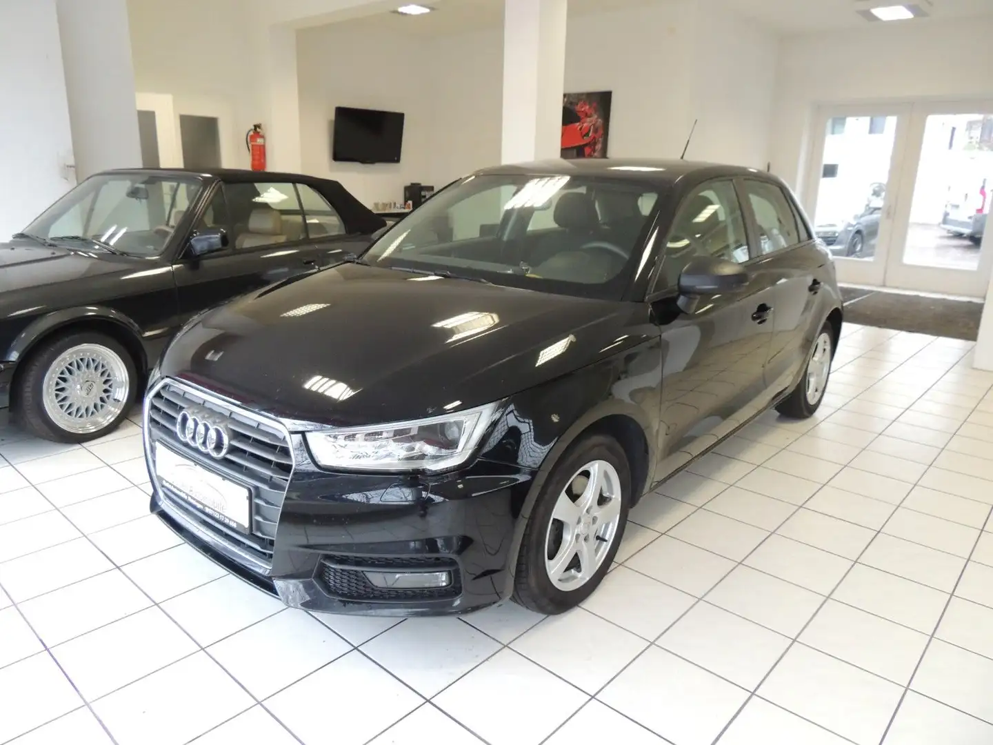 Audi A1 Sportback basis Schwarz - 1