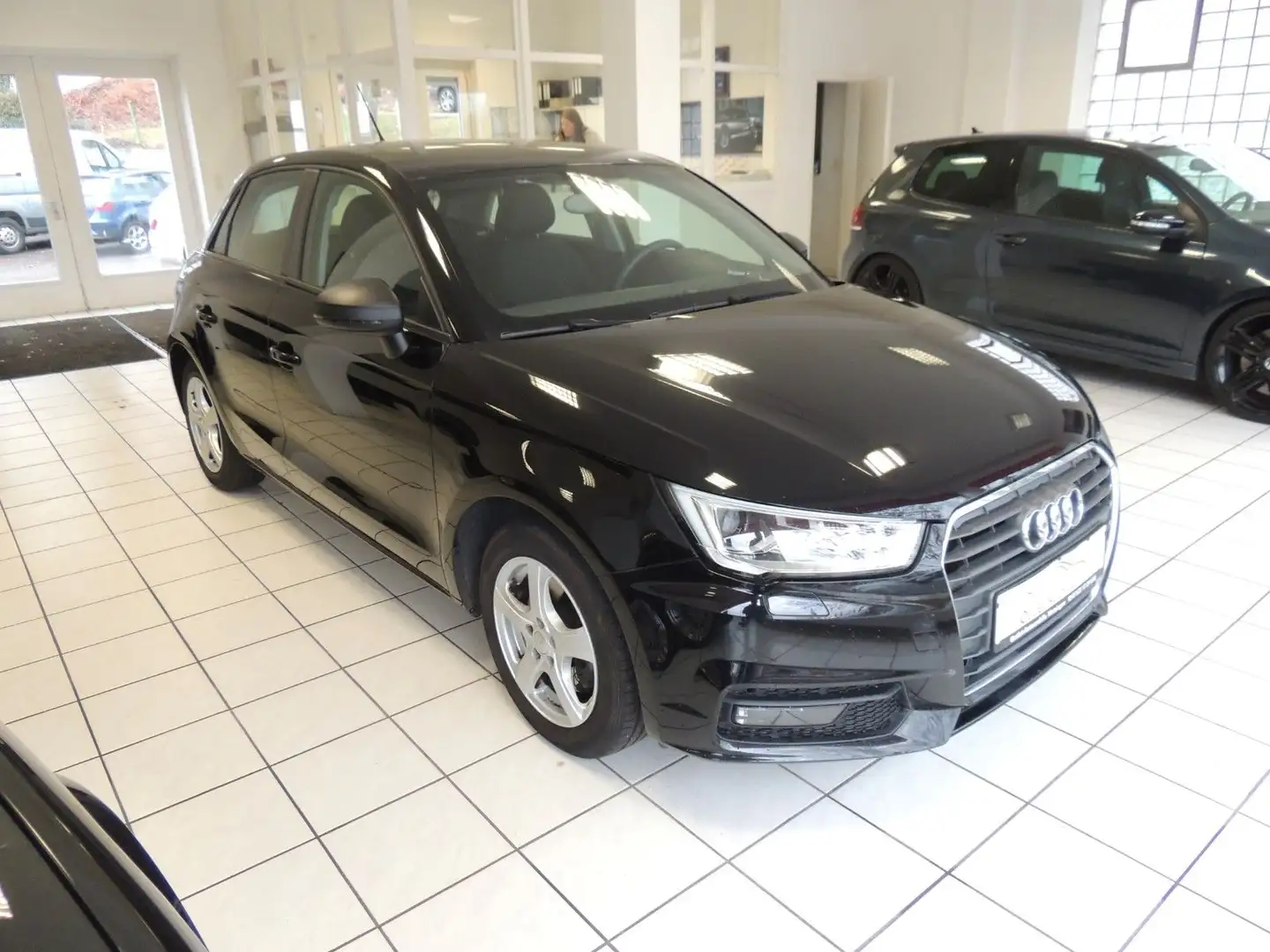 Audi A1 Sportback basis Schwarz - 2