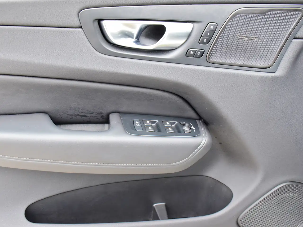Volvo XC60 снимка Volvo XC60