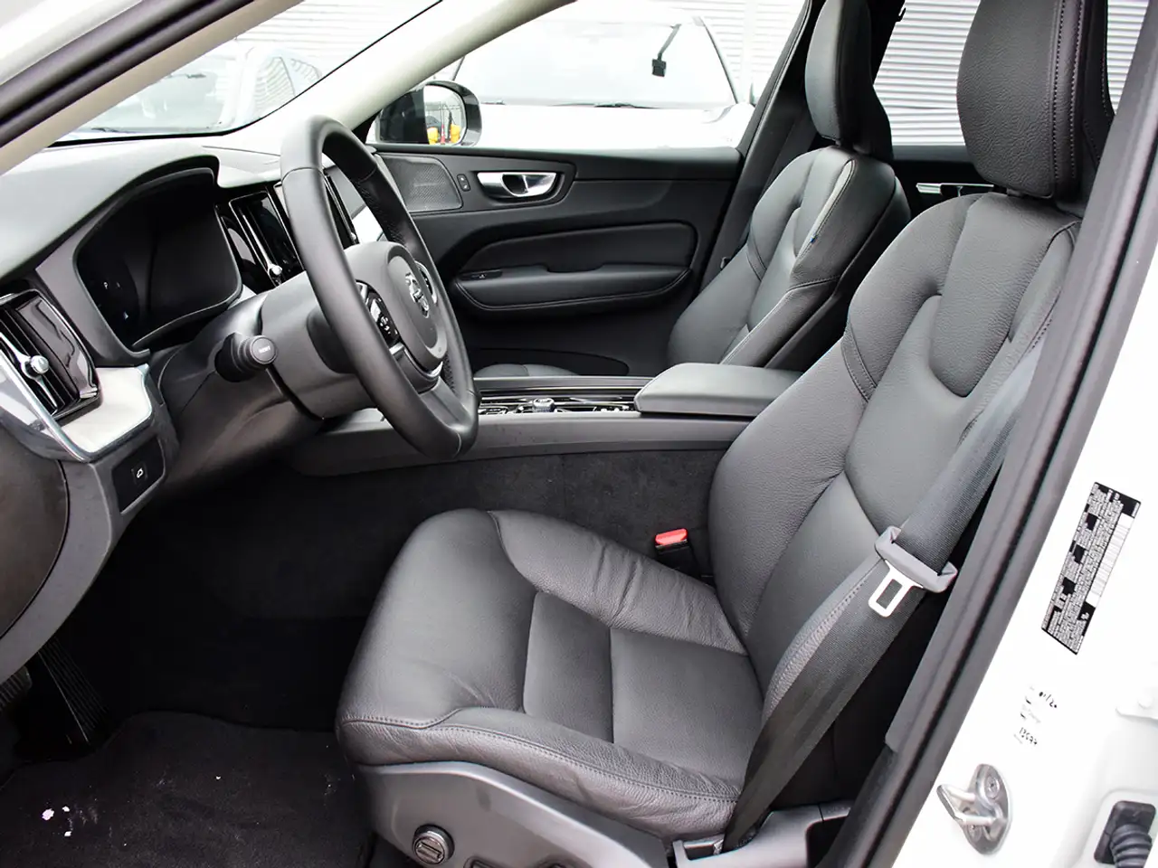 Volvo XC60 снимка Volvo XC60
