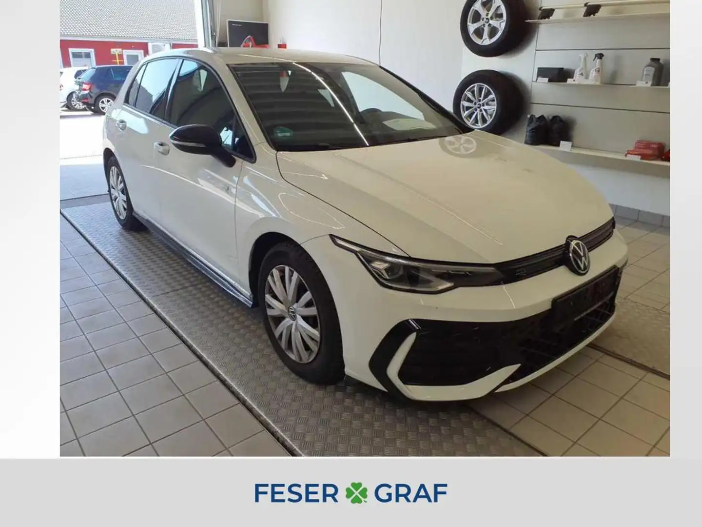 Volkswagen Golf VIII R-Line 1.5 eTSI DSG 150PS Weiß - 1