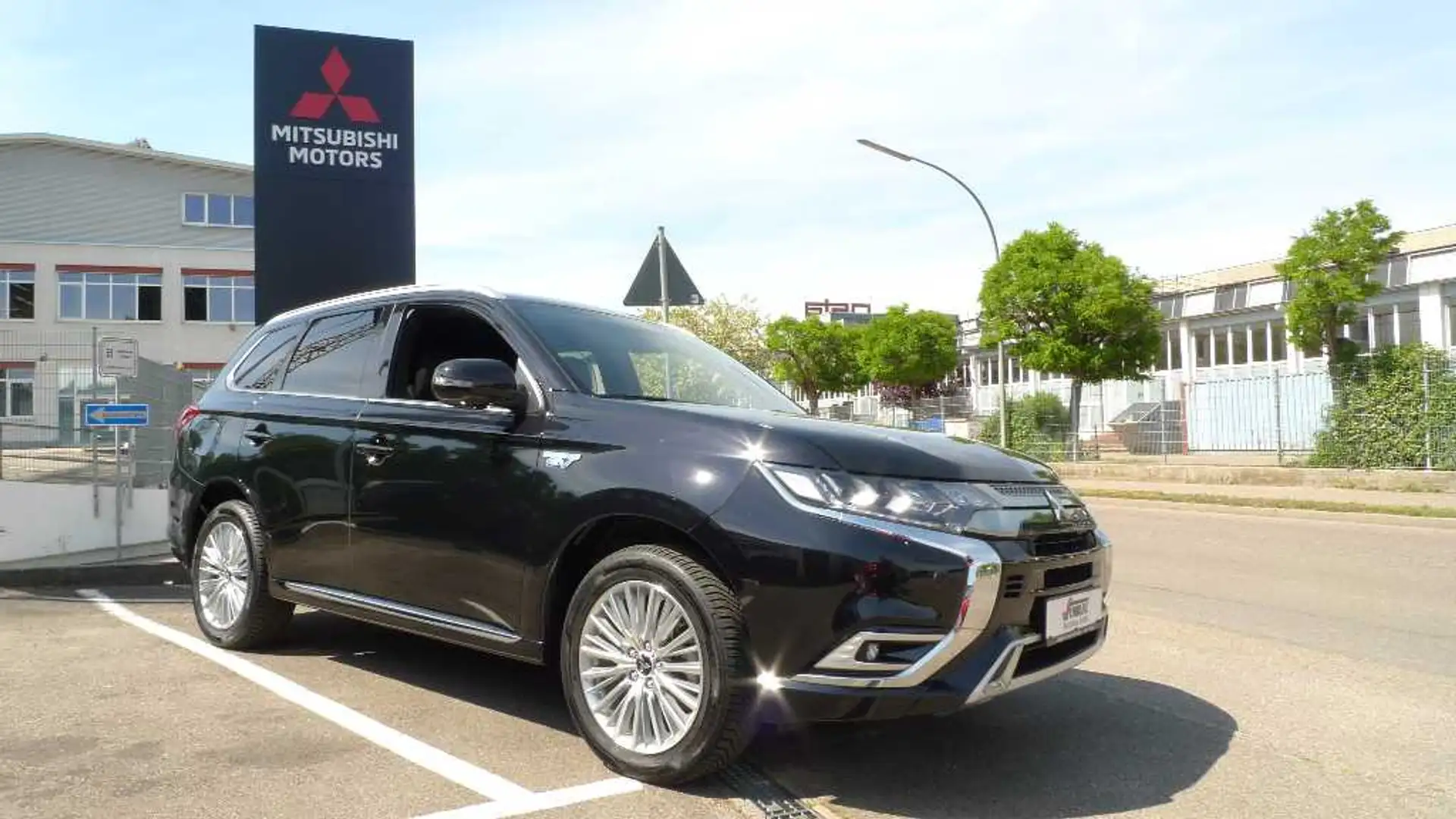 Mitsubishi Outlander Outlander Plug-in Hybrid Spirit + Paket 2.4 4WD Noir - 1