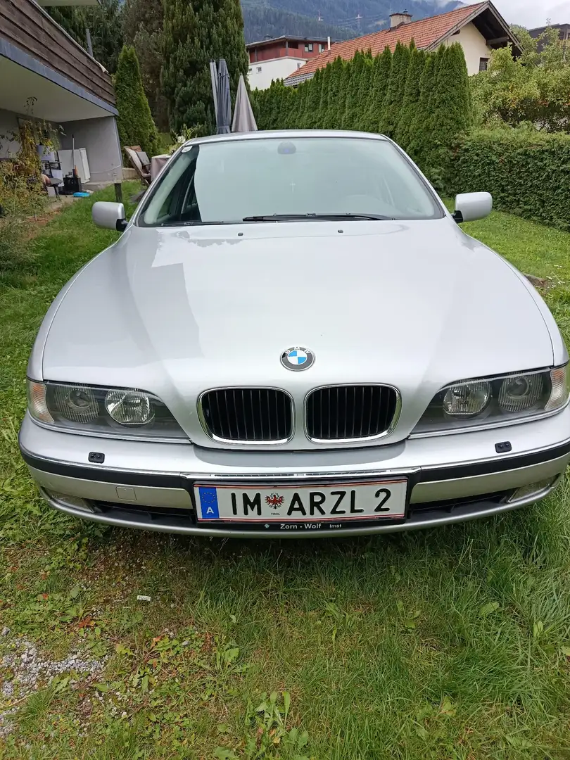 BMW 528 528i - 1