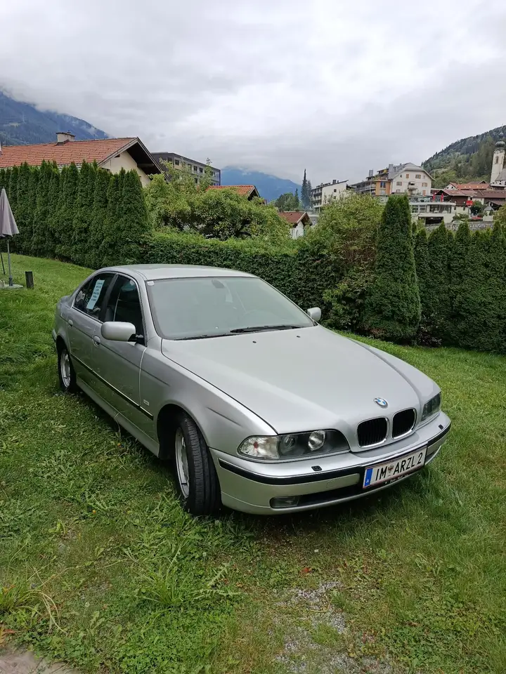 BMW 528i, foto 2