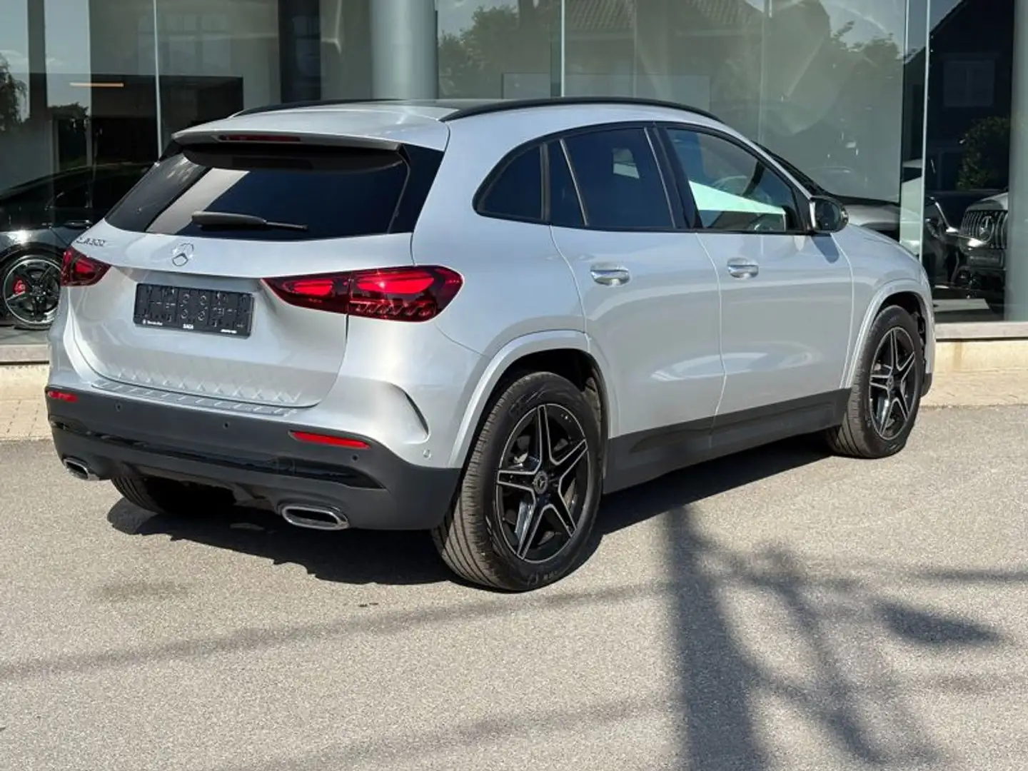 Mercedes-Benz GLA 200 200 AMG Pack Night Pano Attelage Facelift Argent - 2