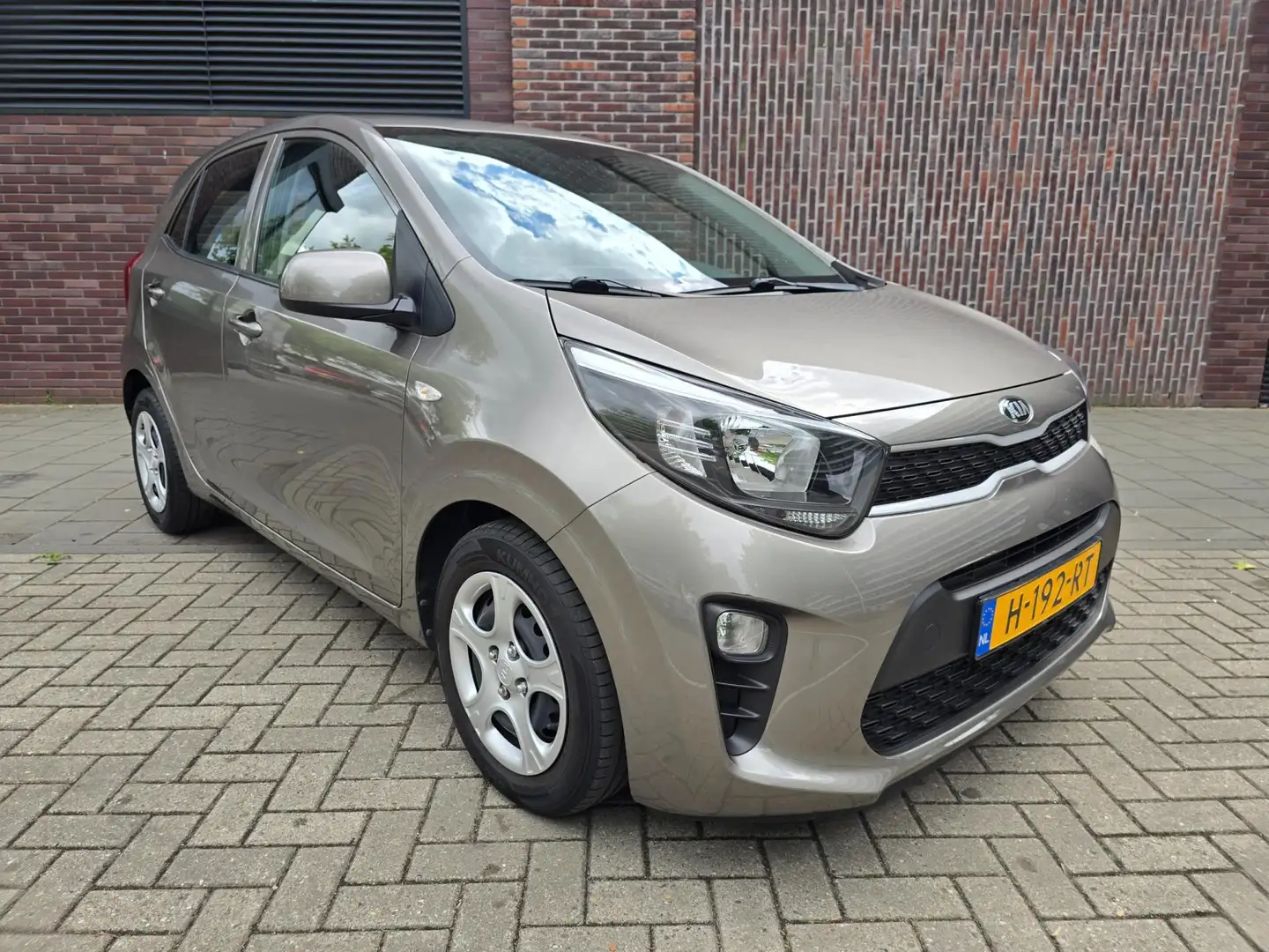 Kia Picanto Kia Picanto 1.0 MPi ComfortPlusLine 1e EIG./Carpla Grijs - 2