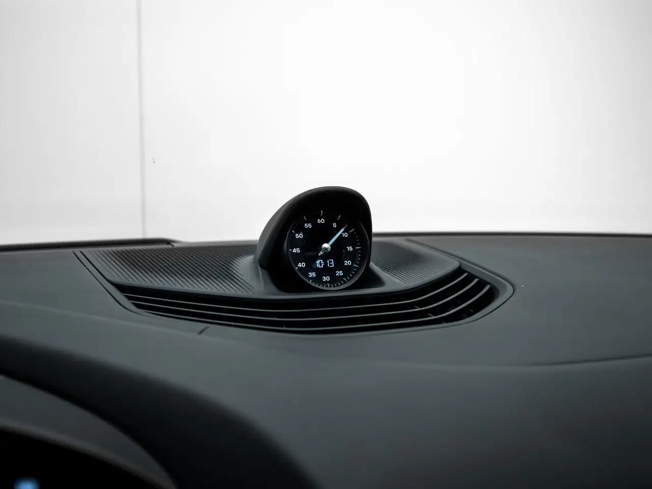Porsche Taycan снимка Porsche Taycan