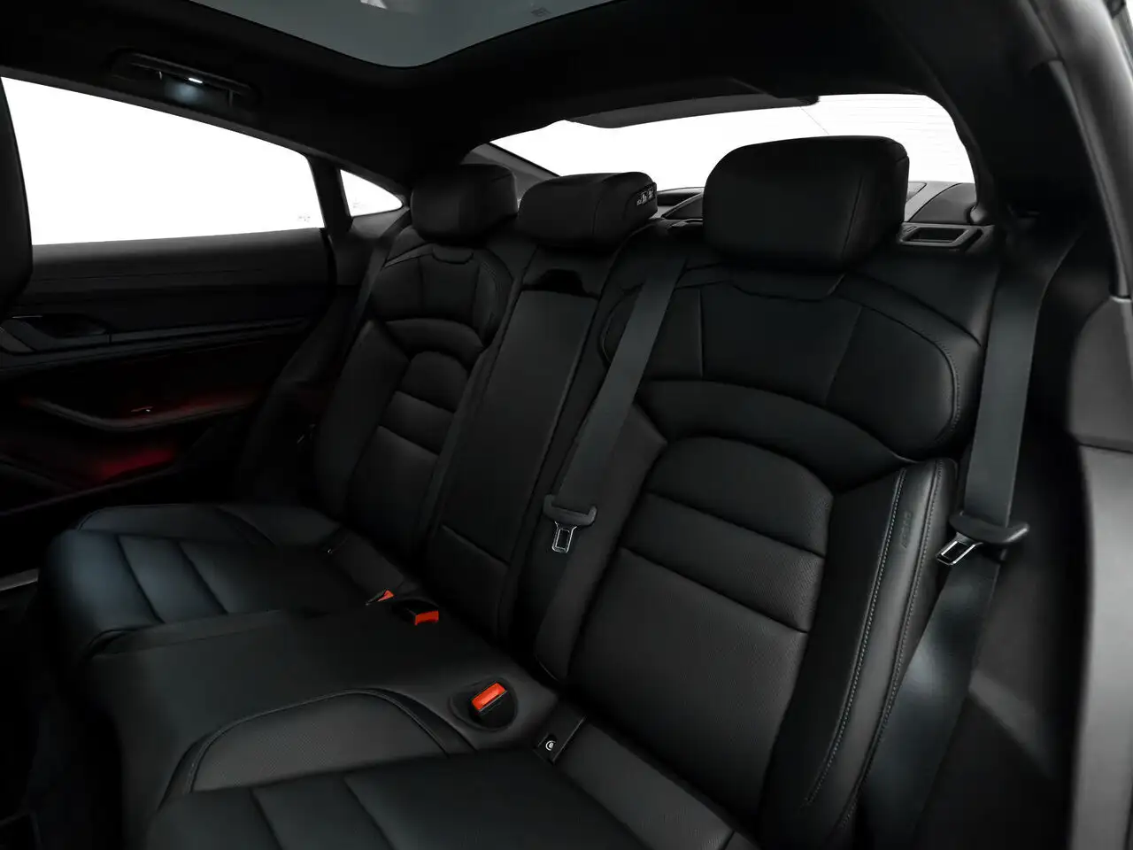 Porsche Taycan снимка Porsche Taycan