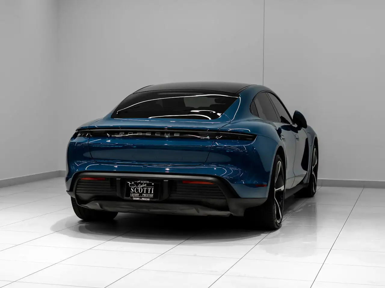 Porsche Taycan снимка Porsche Taycan
