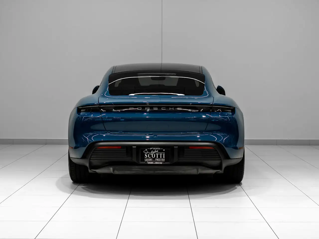 Porsche Taycan снимка Porsche Taycan