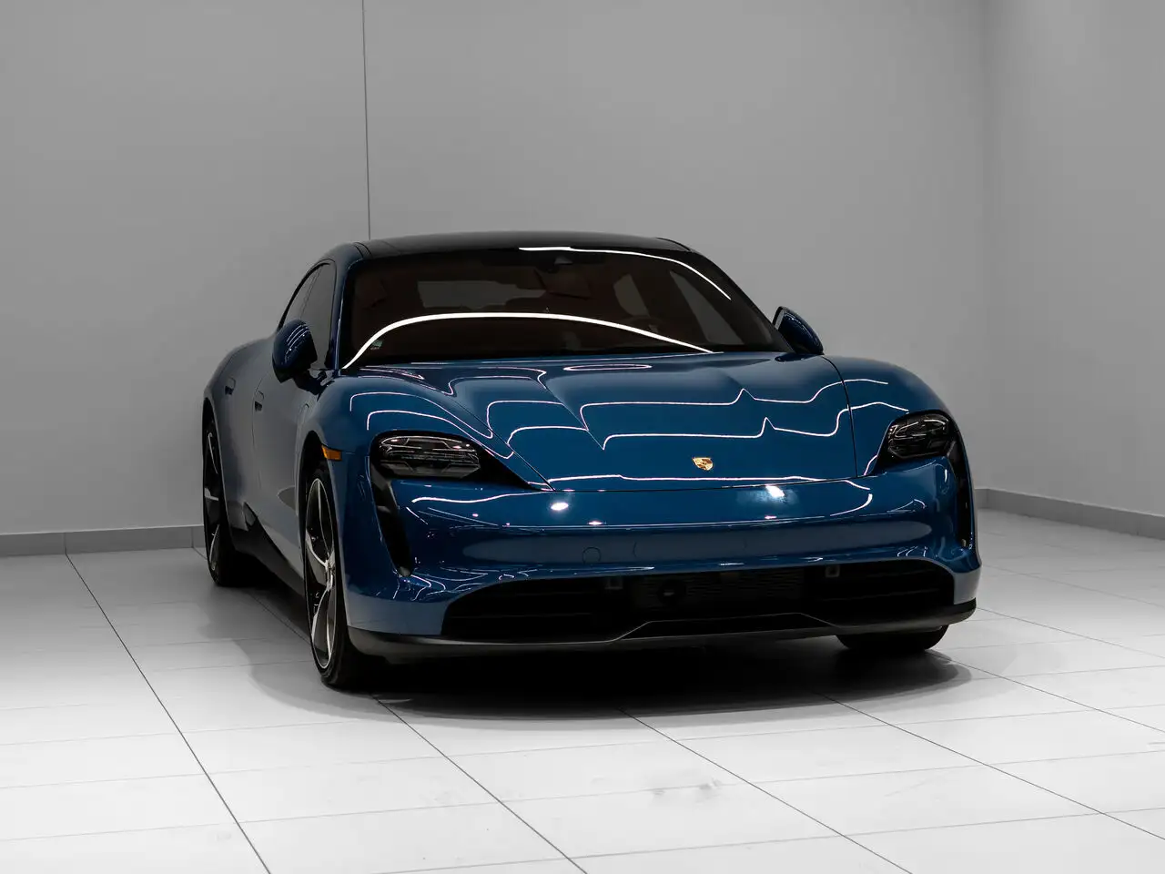 Porsche Taycan снимка Porsche Taycan