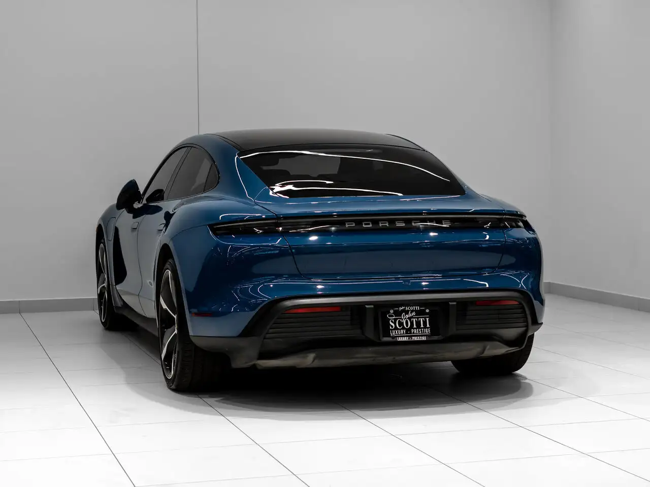 Porsche Taycan снимка Porsche Taycan