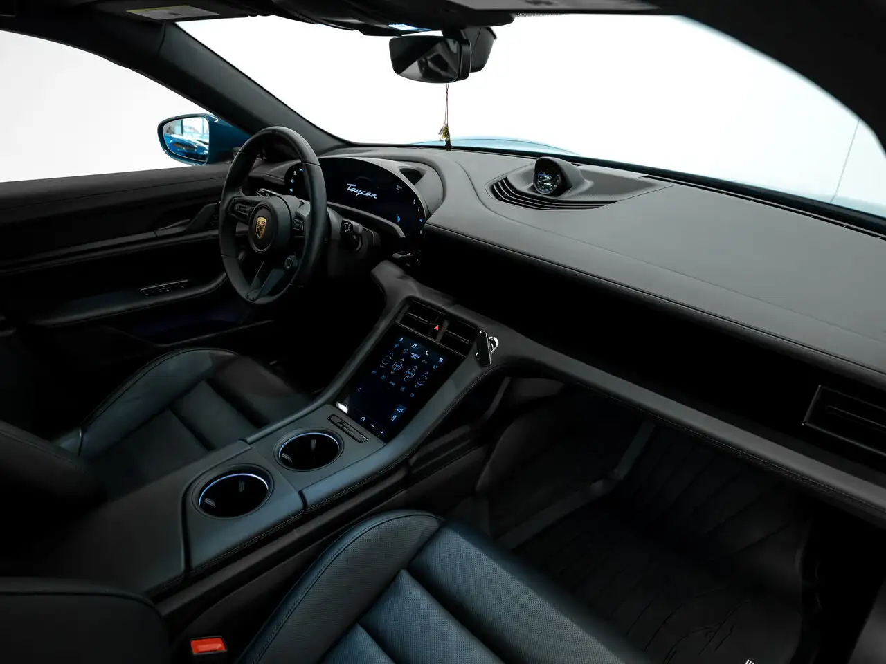 Porsche Taycan снимка Porsche Taycan