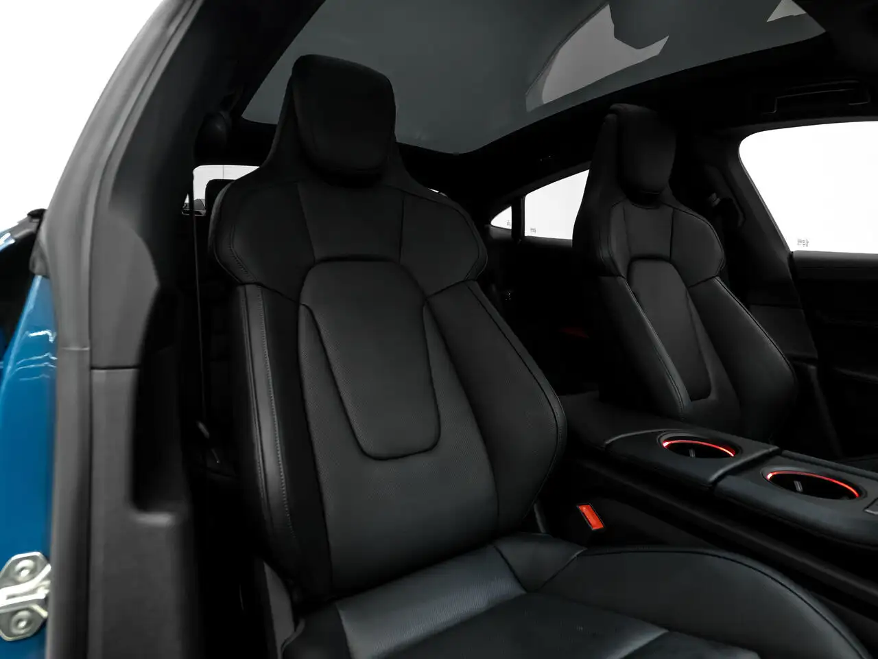 Porsche Taycan снимка Porsche Taycan