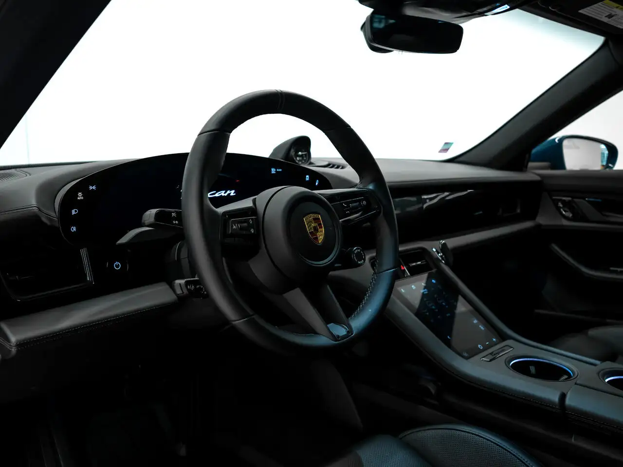 Porsche Taycan снимка Porsche Taycan