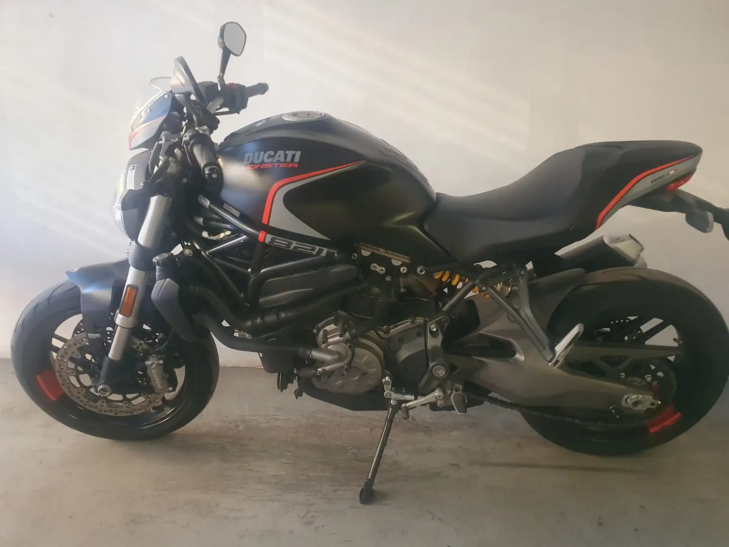 Ducati Monster 821 stealth Nero - 2