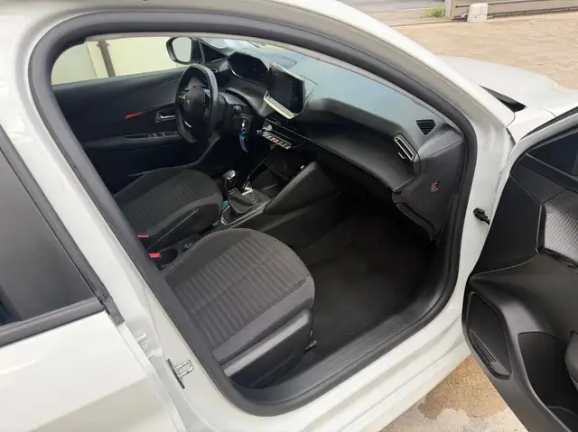 Peugeot 208 view 14