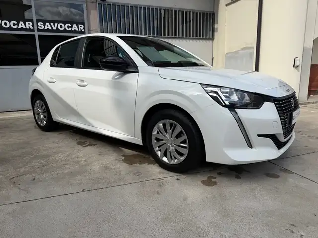 Peugeot 208 view 2