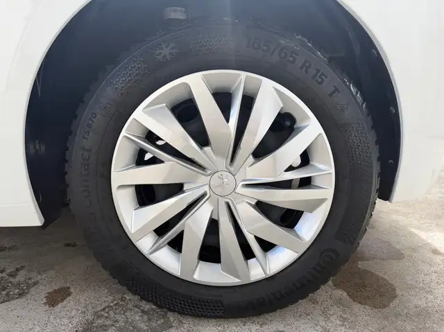 Peugeot 208 view 7