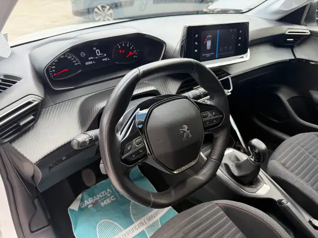 Peugeot 208 view 10
