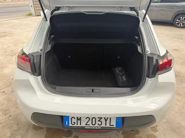 Peugeot 208 view 12