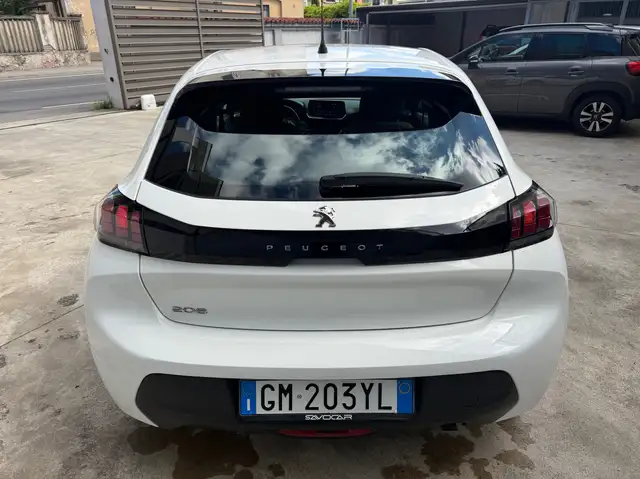 Peugeot 208 view 4