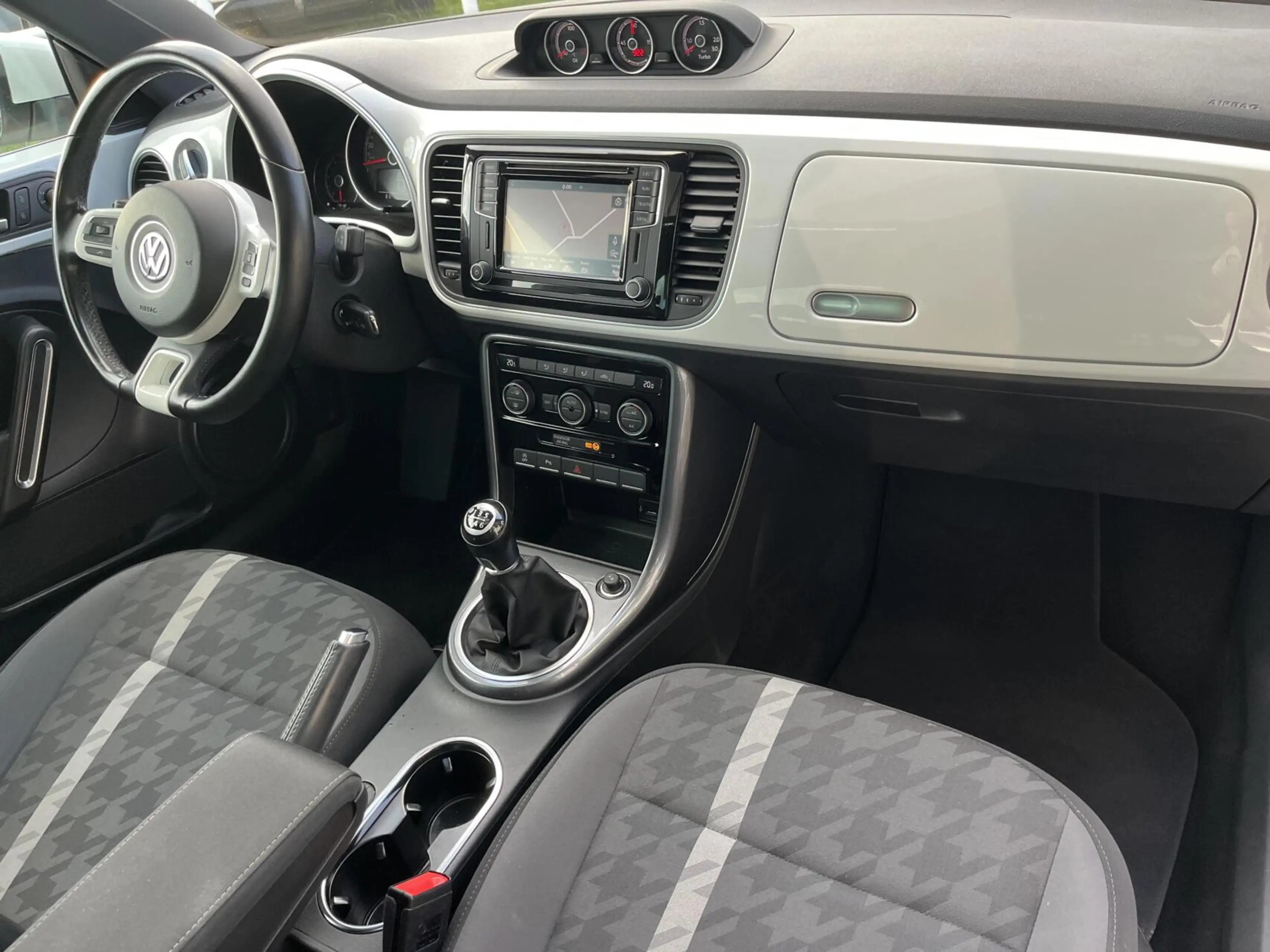 Volkswagen Beetle TSI SCHUIFDAK+18INCH NL AUTO 1E EIGENAAR! — photo 2