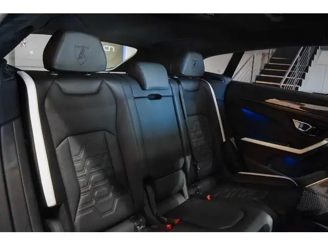 Lamborghini Urus view 12