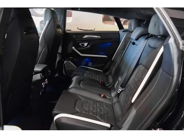 Lamborghini Urus view 9
