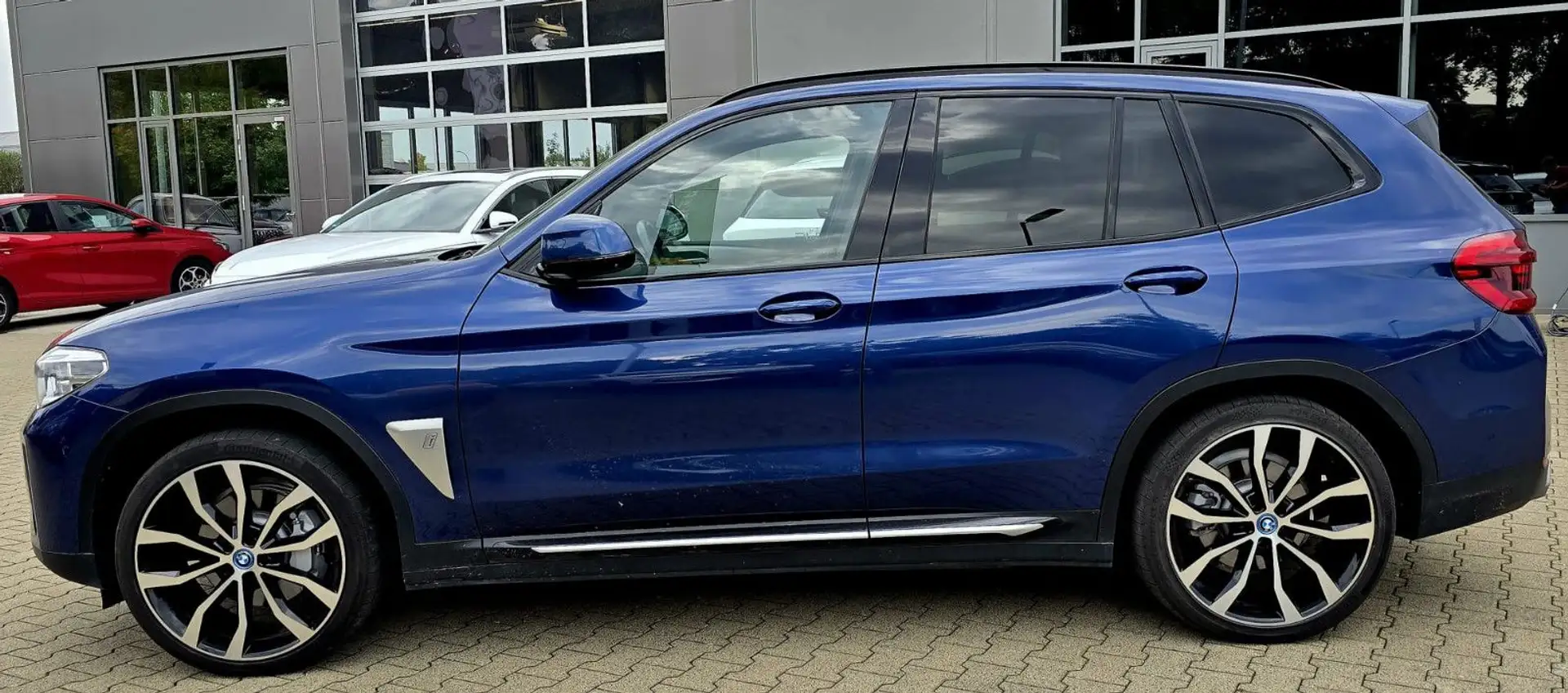 BMW iX3 Baureihe iX3 Inspiring M Sport Paket AHK TOP Blau - 2