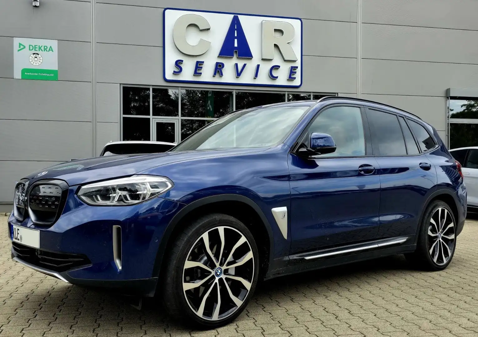 BMW iX3 Baureihe iX3 Inspiring M Sport Paket AHK TOP Blau - 1
