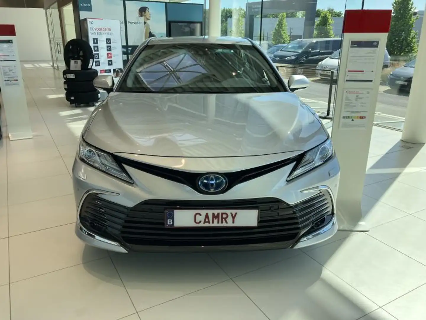 Toyota Camry Premium NEW STOCK Grau - 2