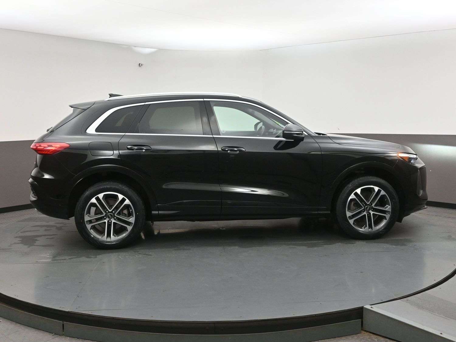 2025 Audi Q5 Progressiv 2.0 TFSI quattro thumb 37
