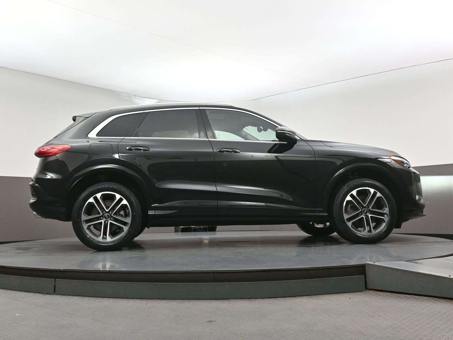 2025 Audi Q5 Progressiv 2.0 TFSI quattro thumb 39