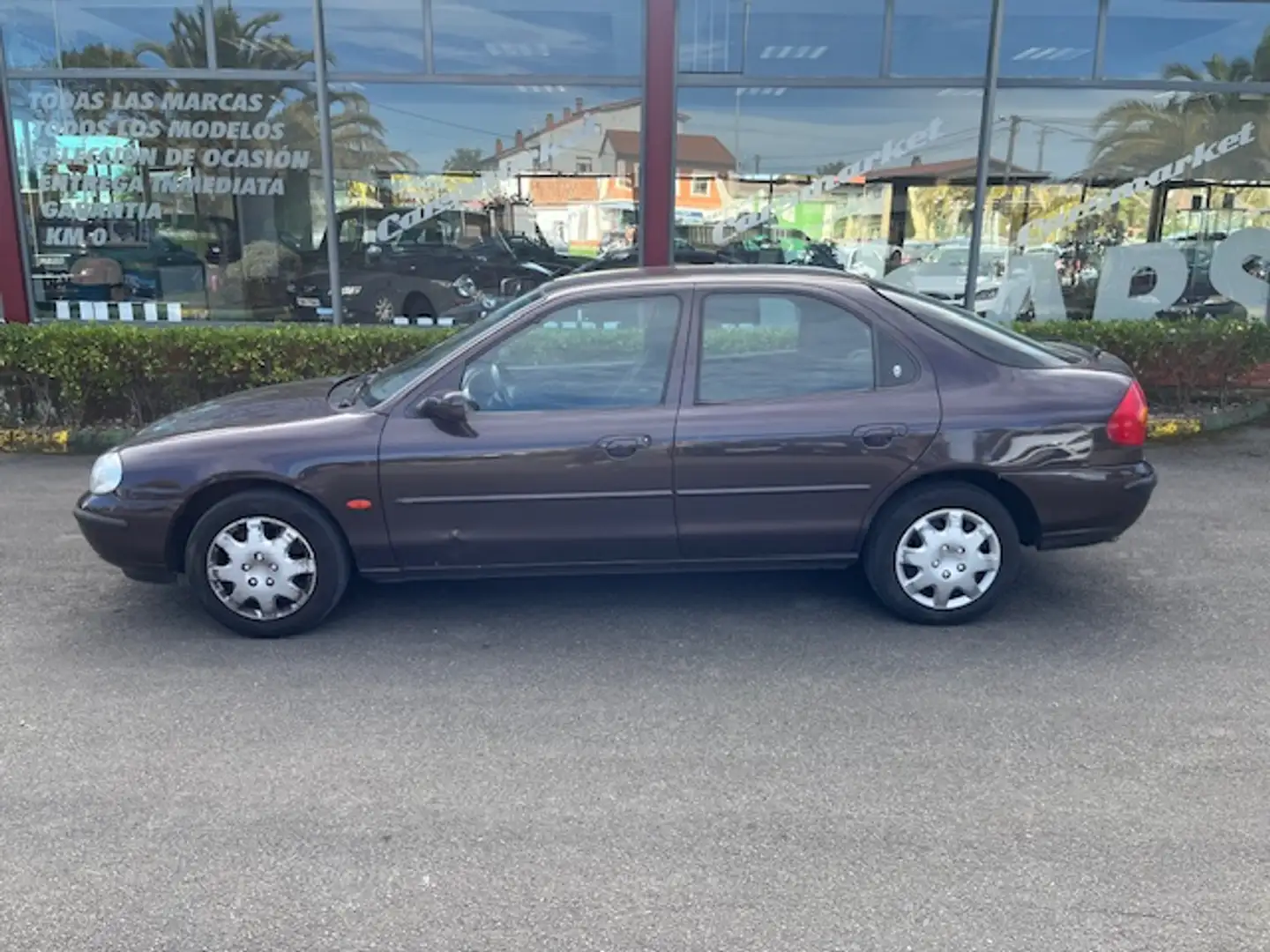 Ford Mondeo 1.8 TD Ghia Noir - 2