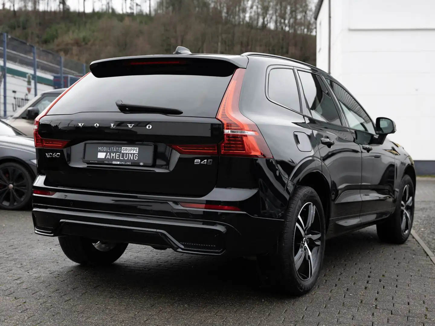 Volvo XC60 B4 R-Design AWD NAVI LED FACEL. AHK PANO Noir - 2