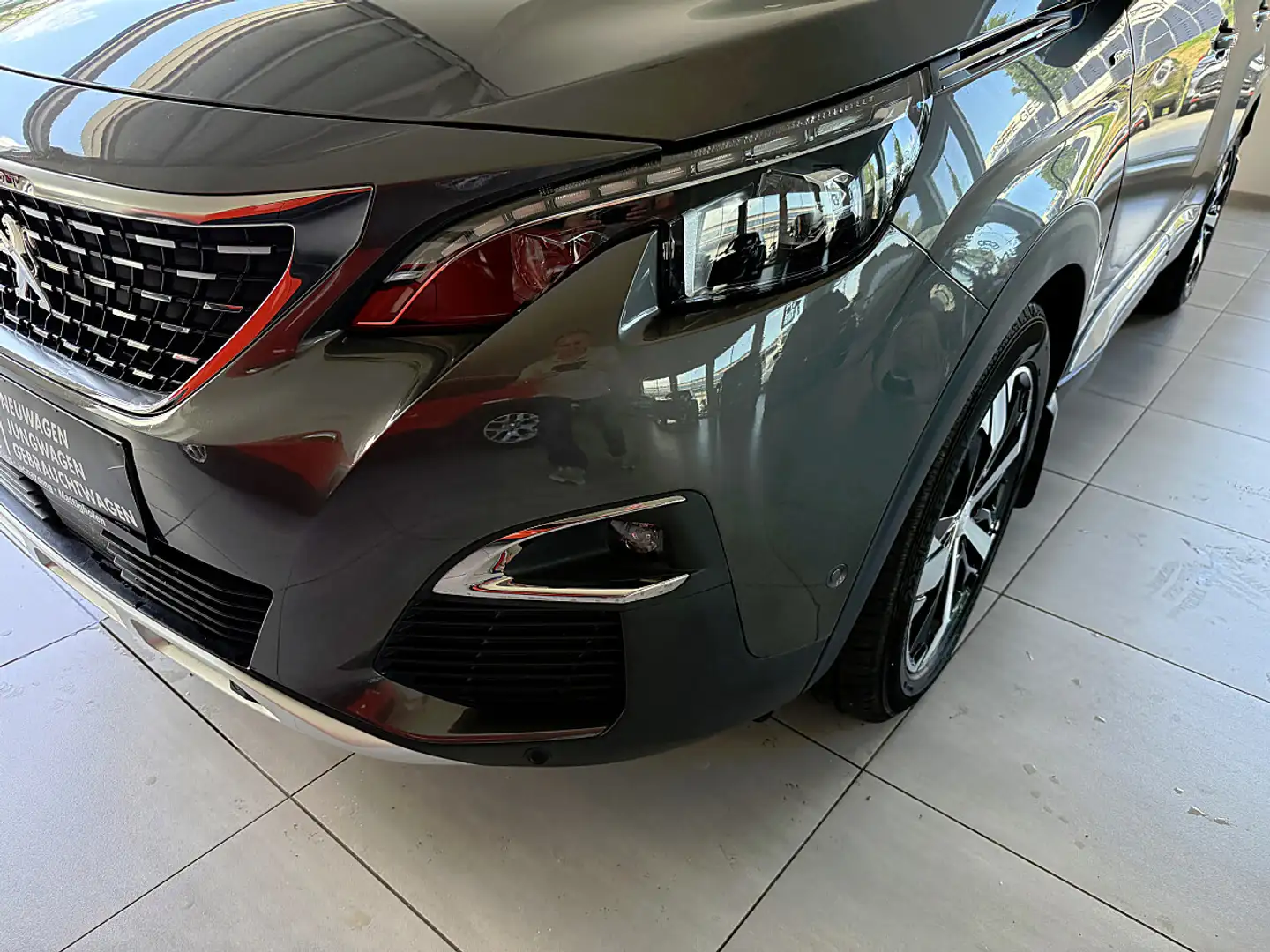 Peugeot 3008 1,5 BlueHDi 130 S&S 6-Gang GT Line Grau - 2