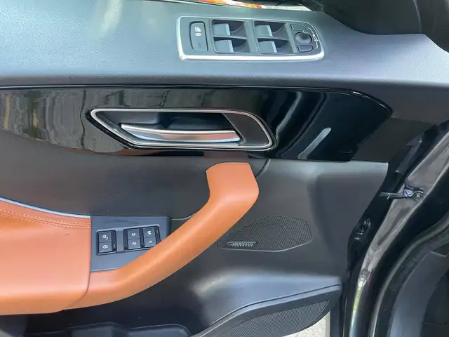 Jaguar F-Pace view 15