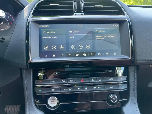 Jaguar F-Pace view 13