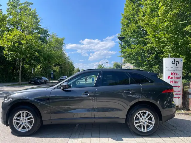 Jaguar F-Pace view 2
