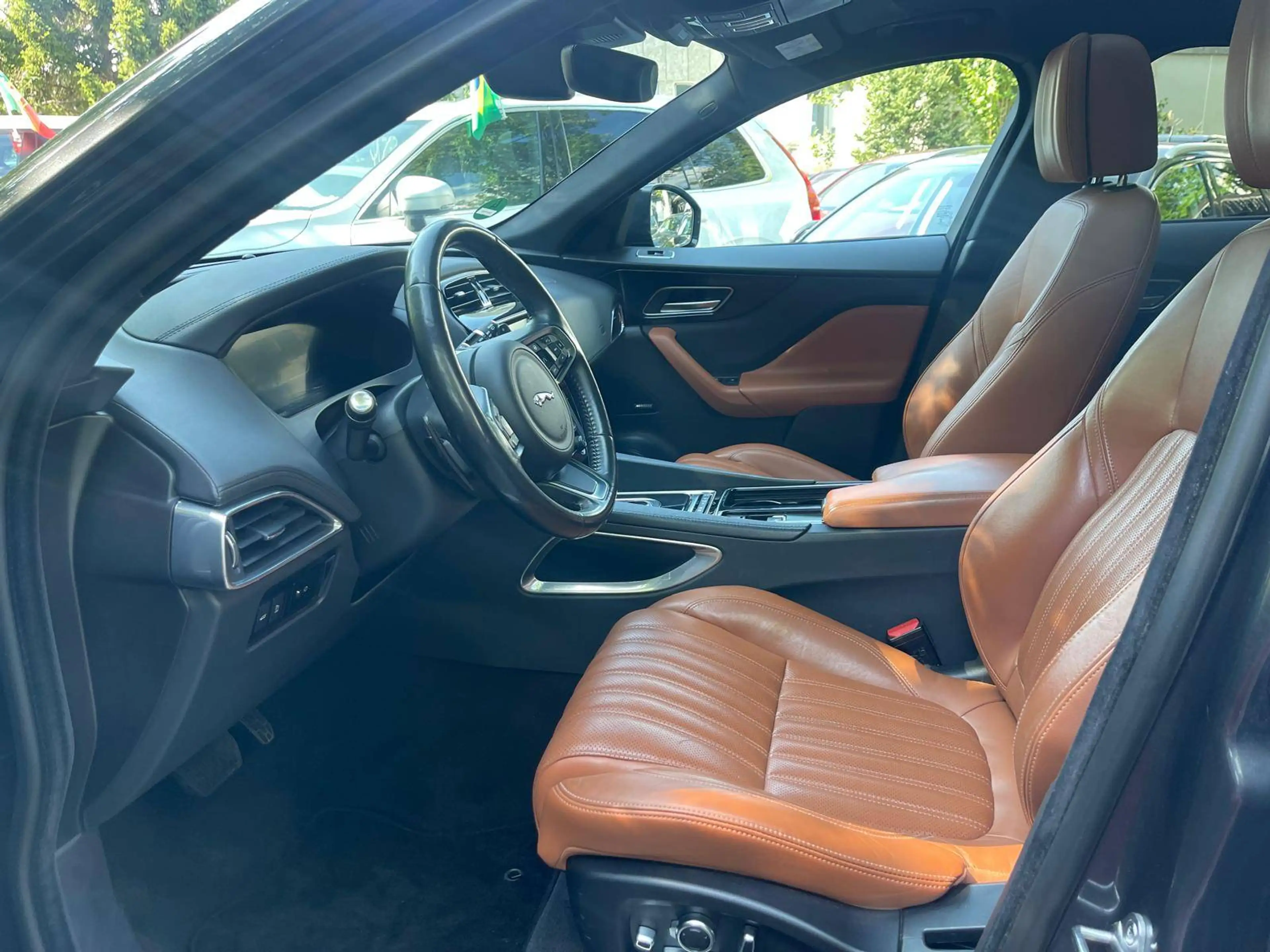 Jaguar F-Pace Portfolio AWD — photo 9