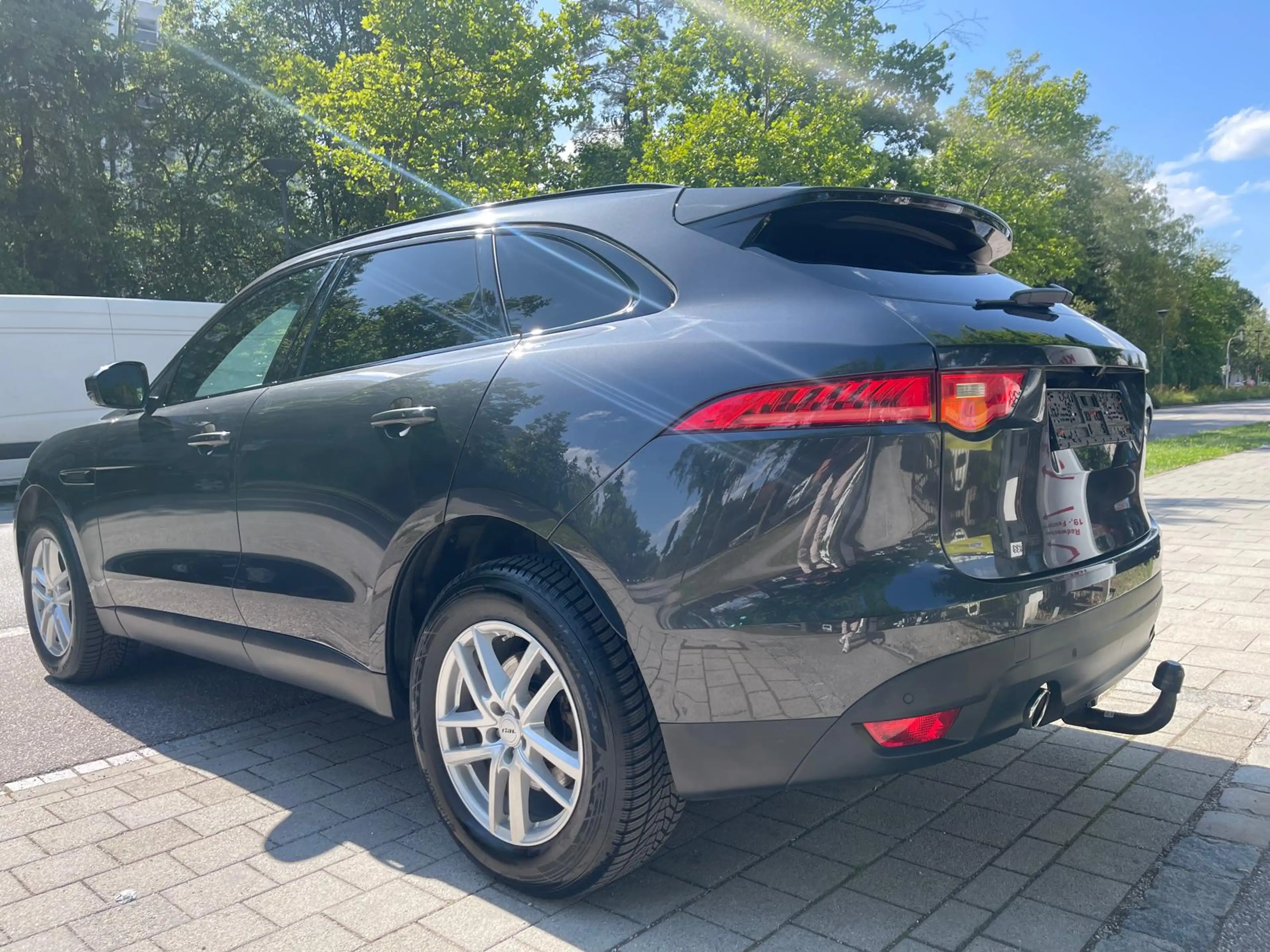 Jaguar F-Pace Portfolio AWD — photo 3