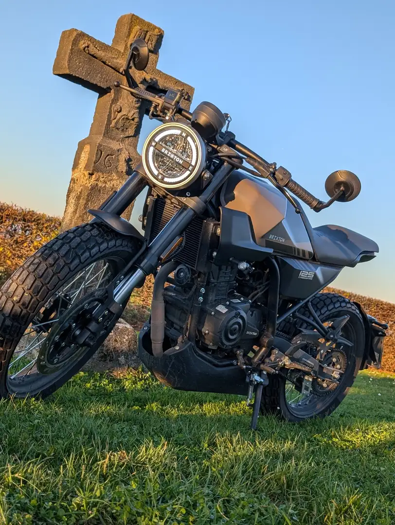 Brixton Crossfire 125 Maro - 2