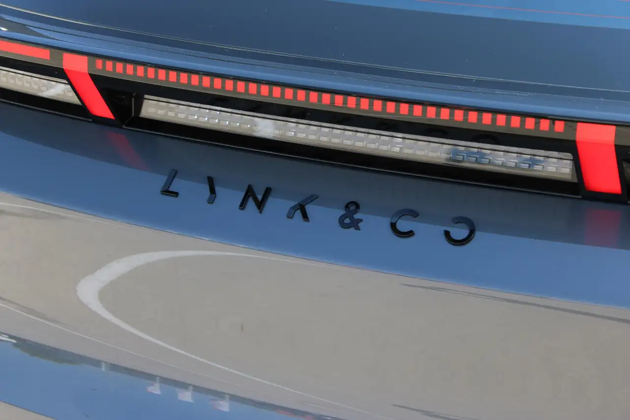 Lynk & Co 02