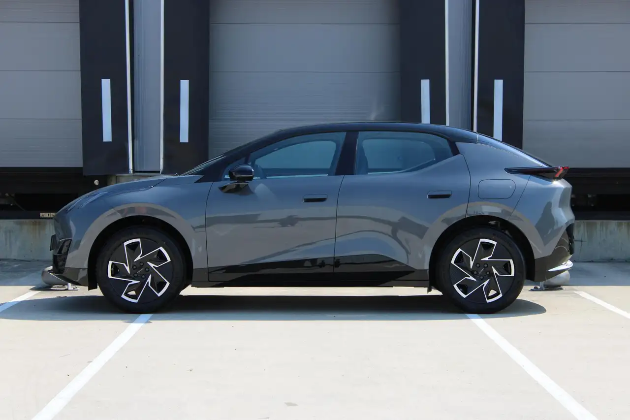 Lynk & Co 02